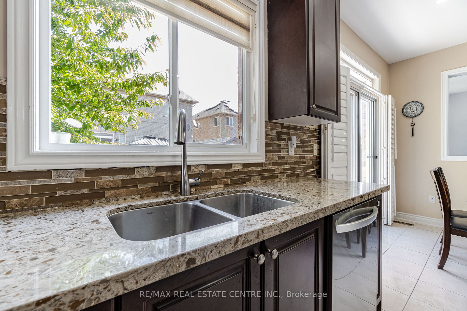 7 Dovehaven Cres