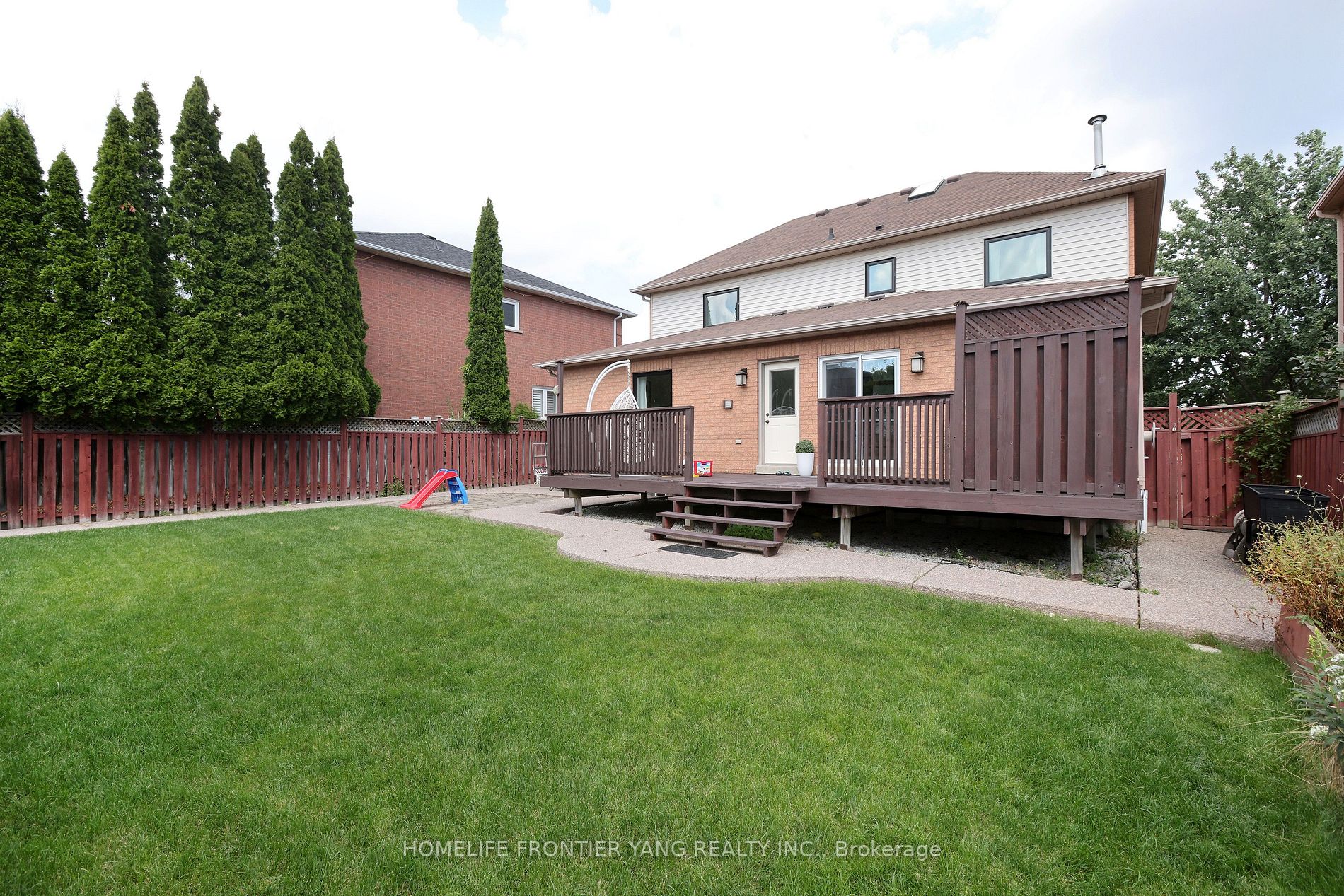2294 Mowat Ave