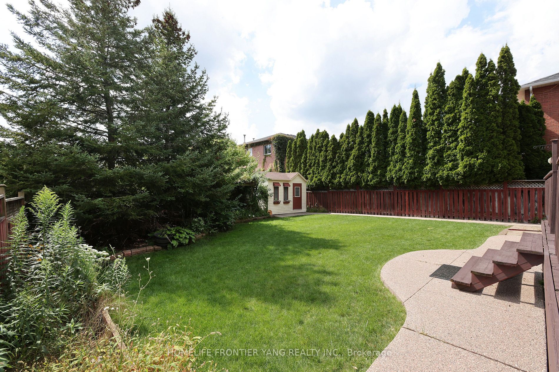 2294 Mowat Ave