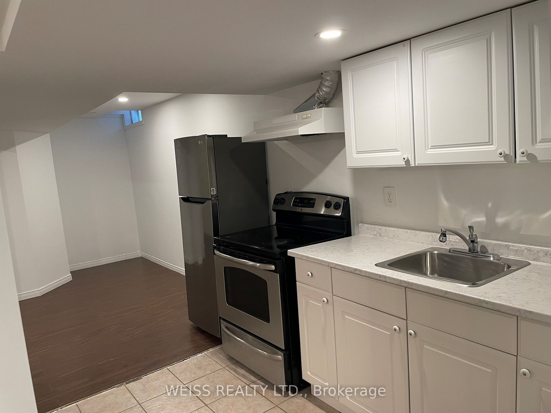 1068 Foxglove Pl
