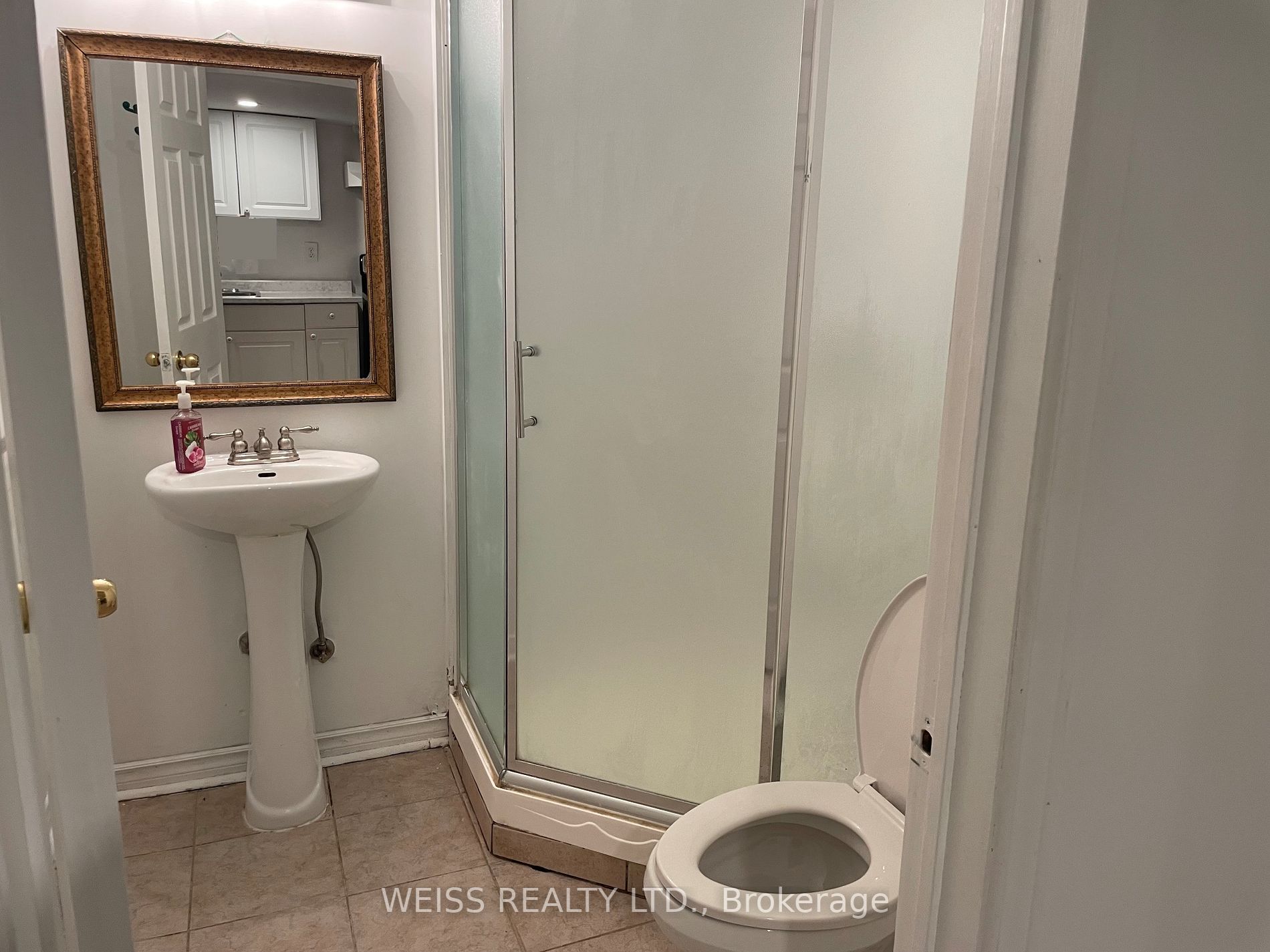 1068 Foxglove Pl