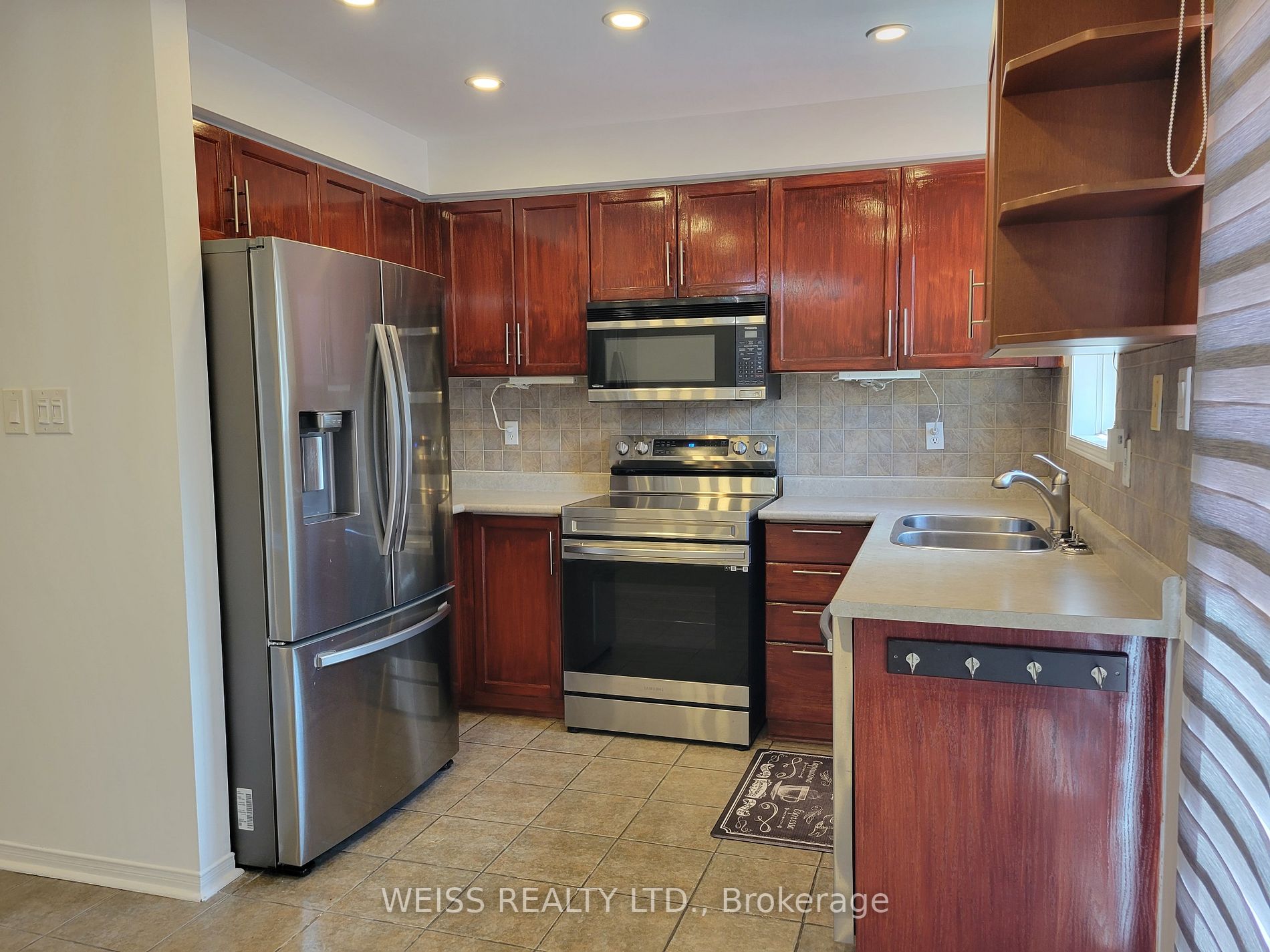1068 Foxglove Pl