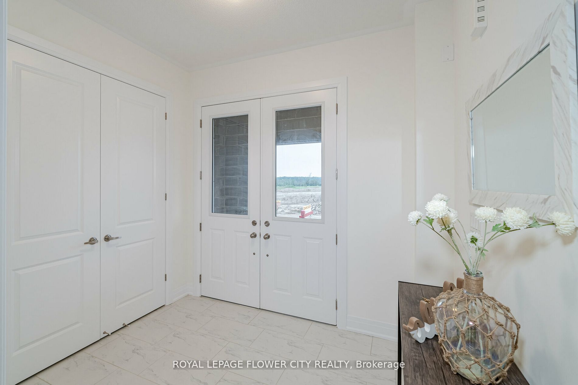 33 Lippa Dr