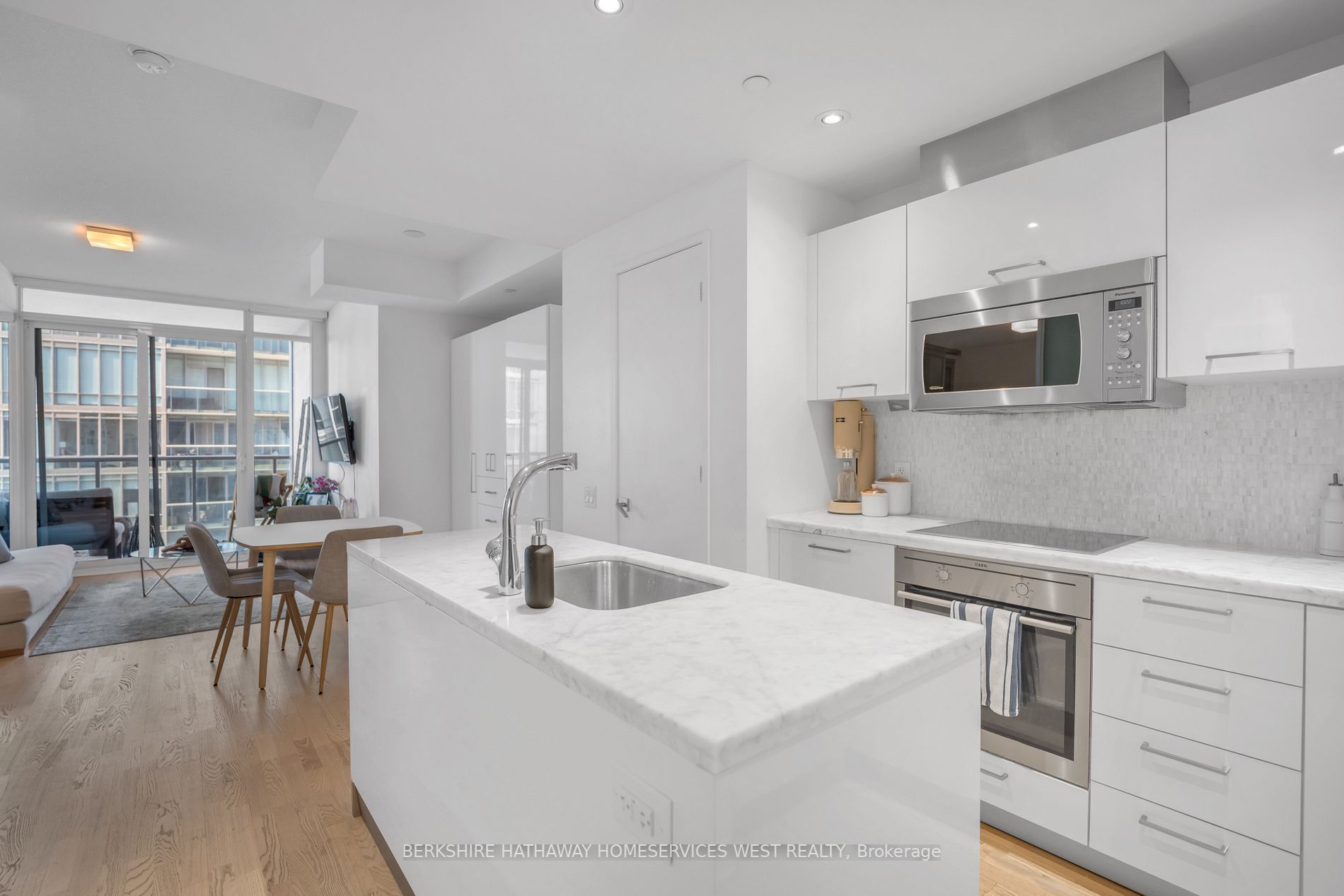 90 Park Lawn Rd, #2802