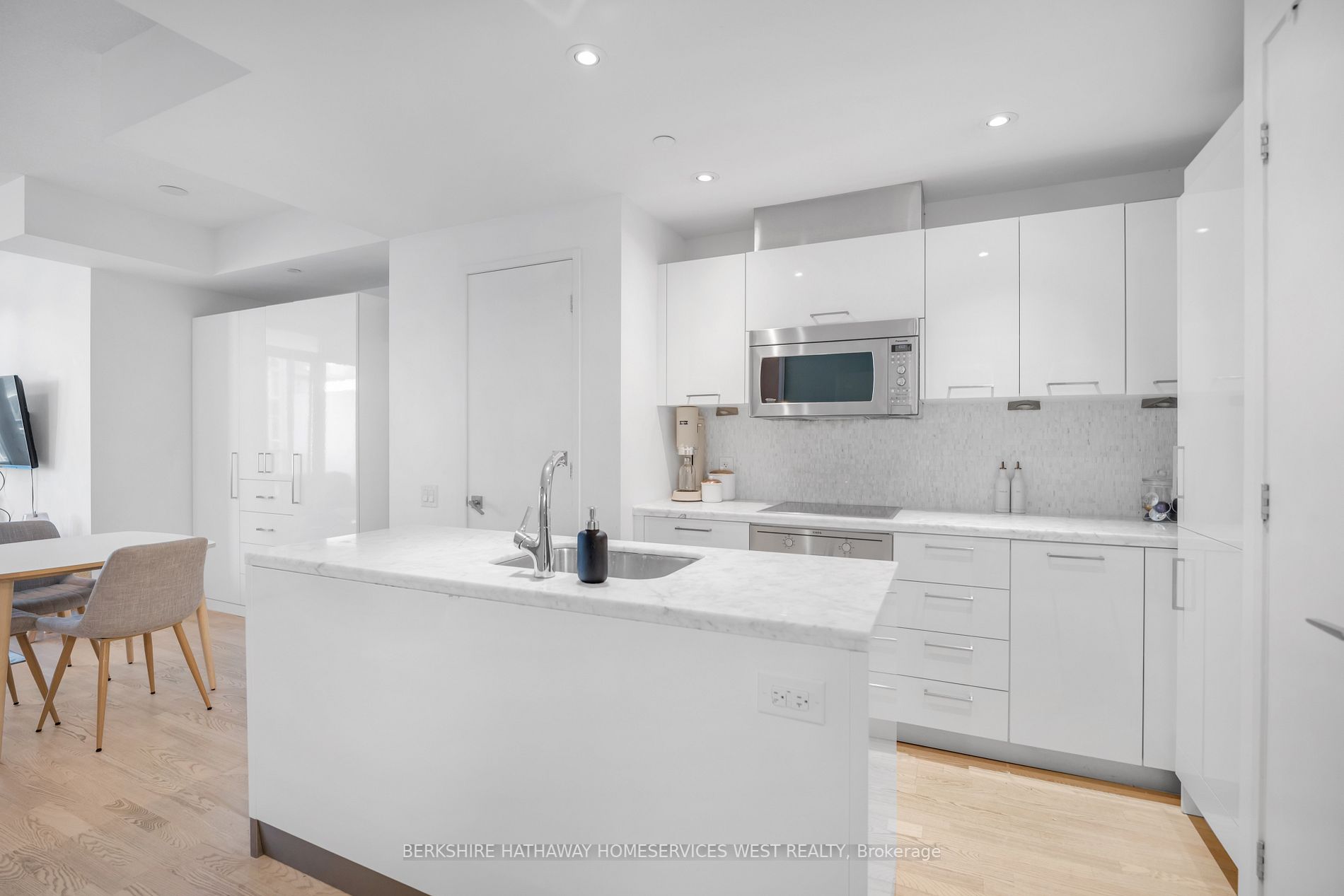 90 Park Lawn Rd, #2802
