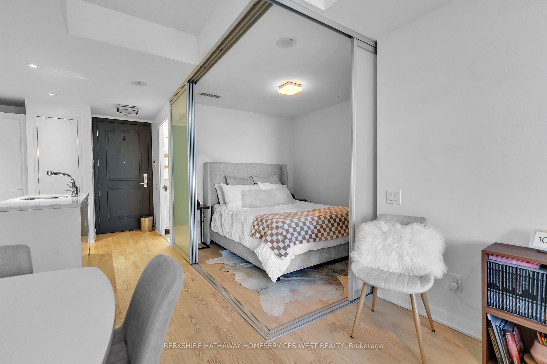 90 Park Lawn Rd, #2802
