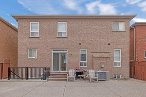 19 Outlook Ave