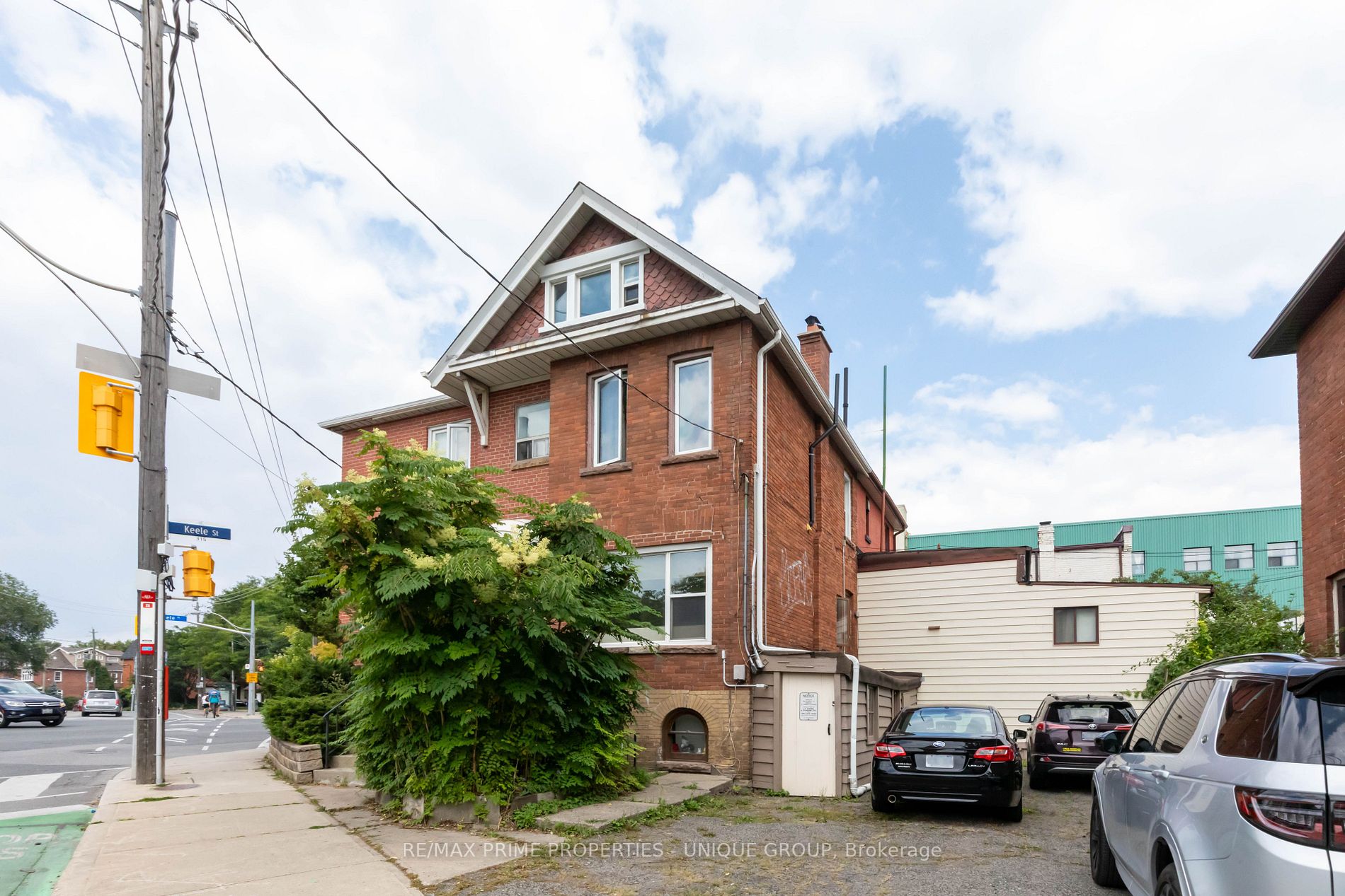 102 Annette St
