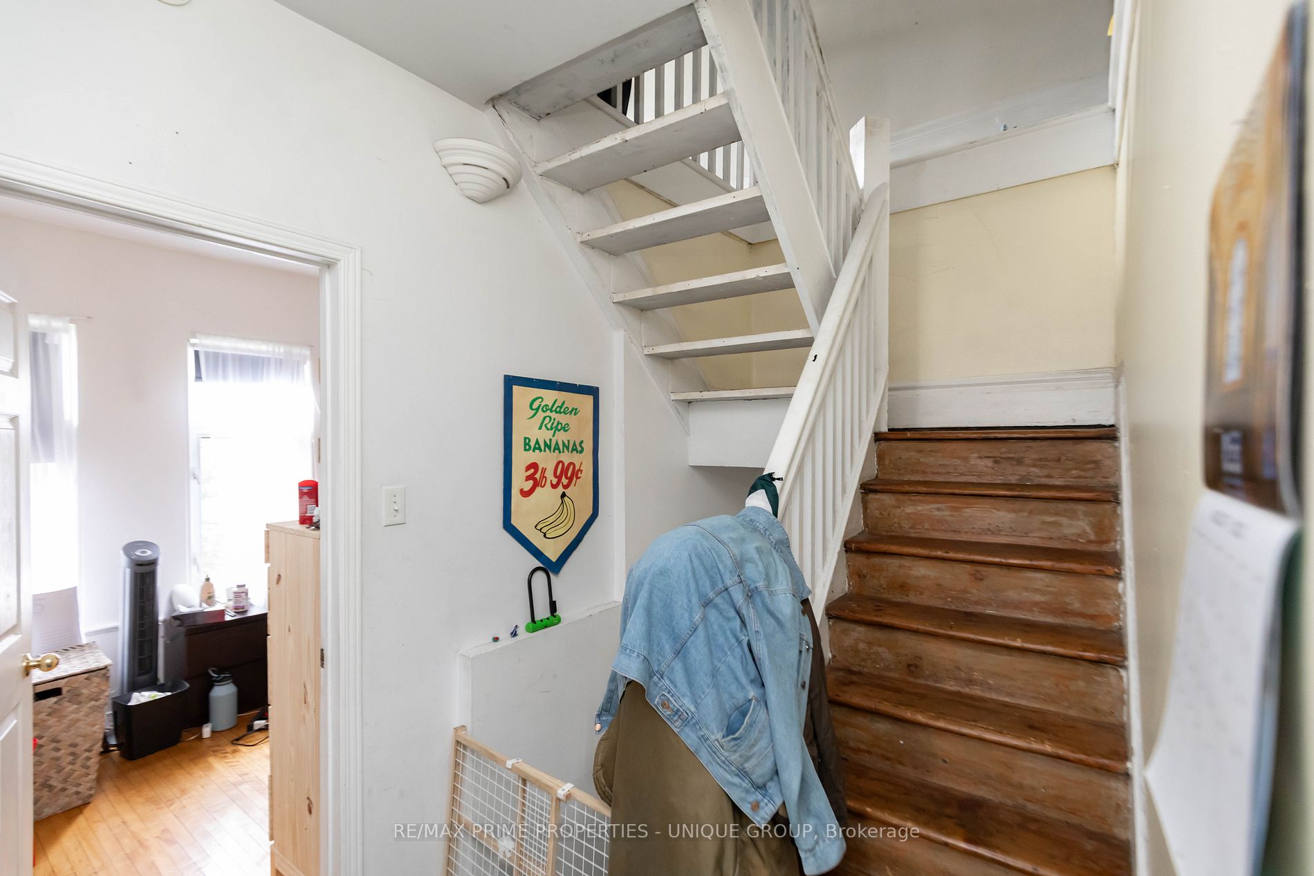 102 Annette St