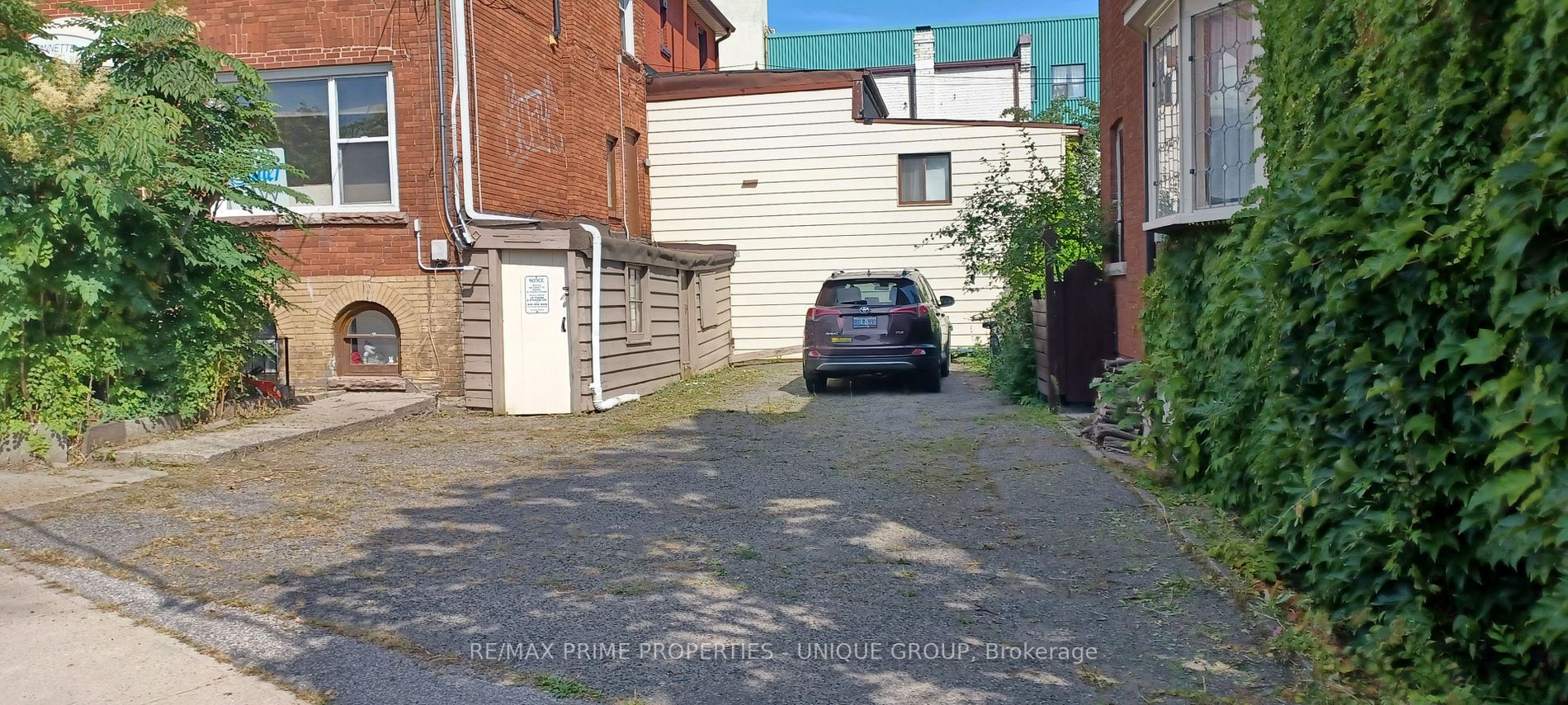 102 Annette St