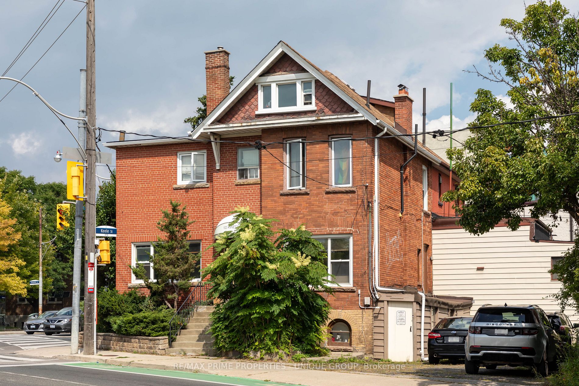 102 Annette St