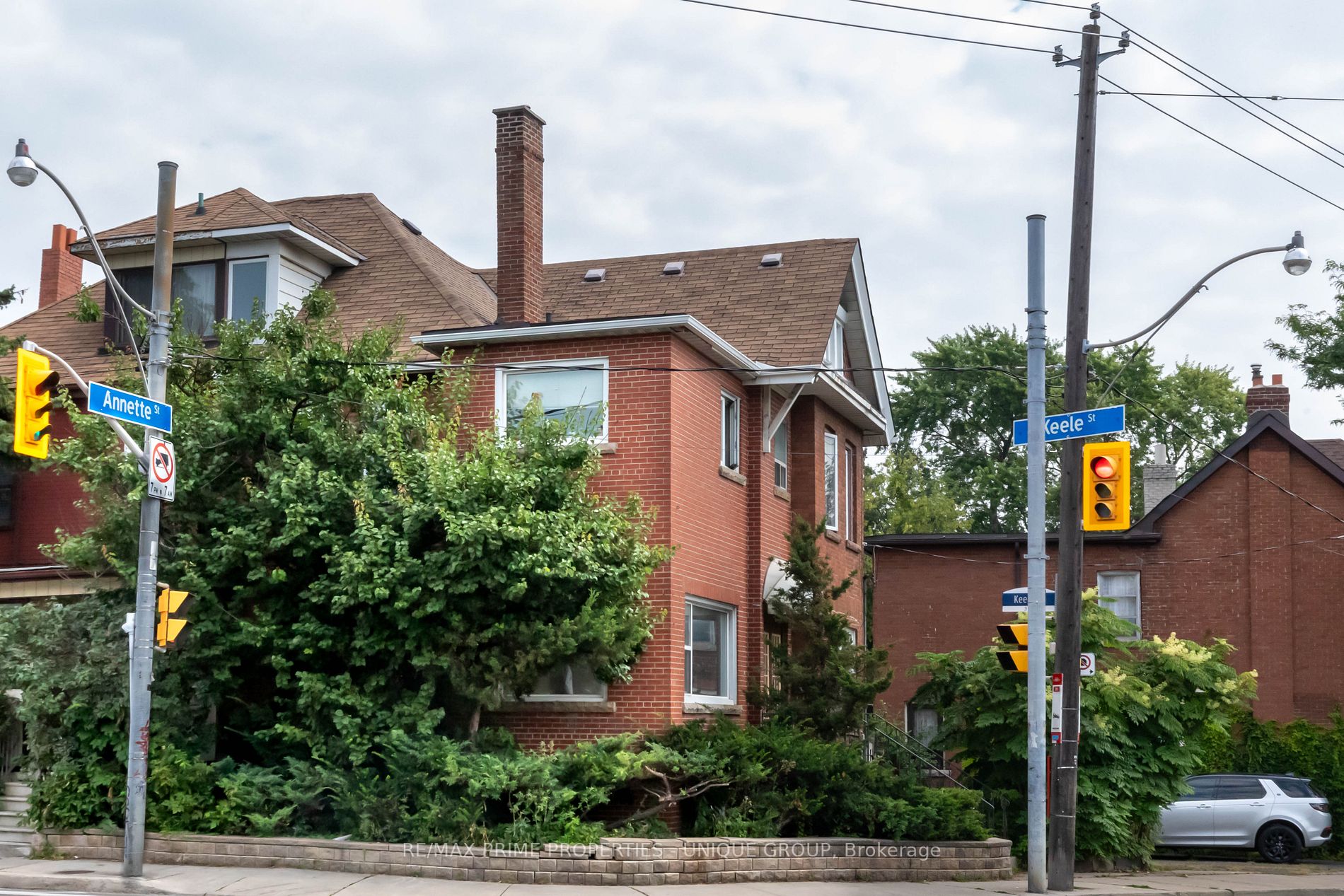 102 Annette St