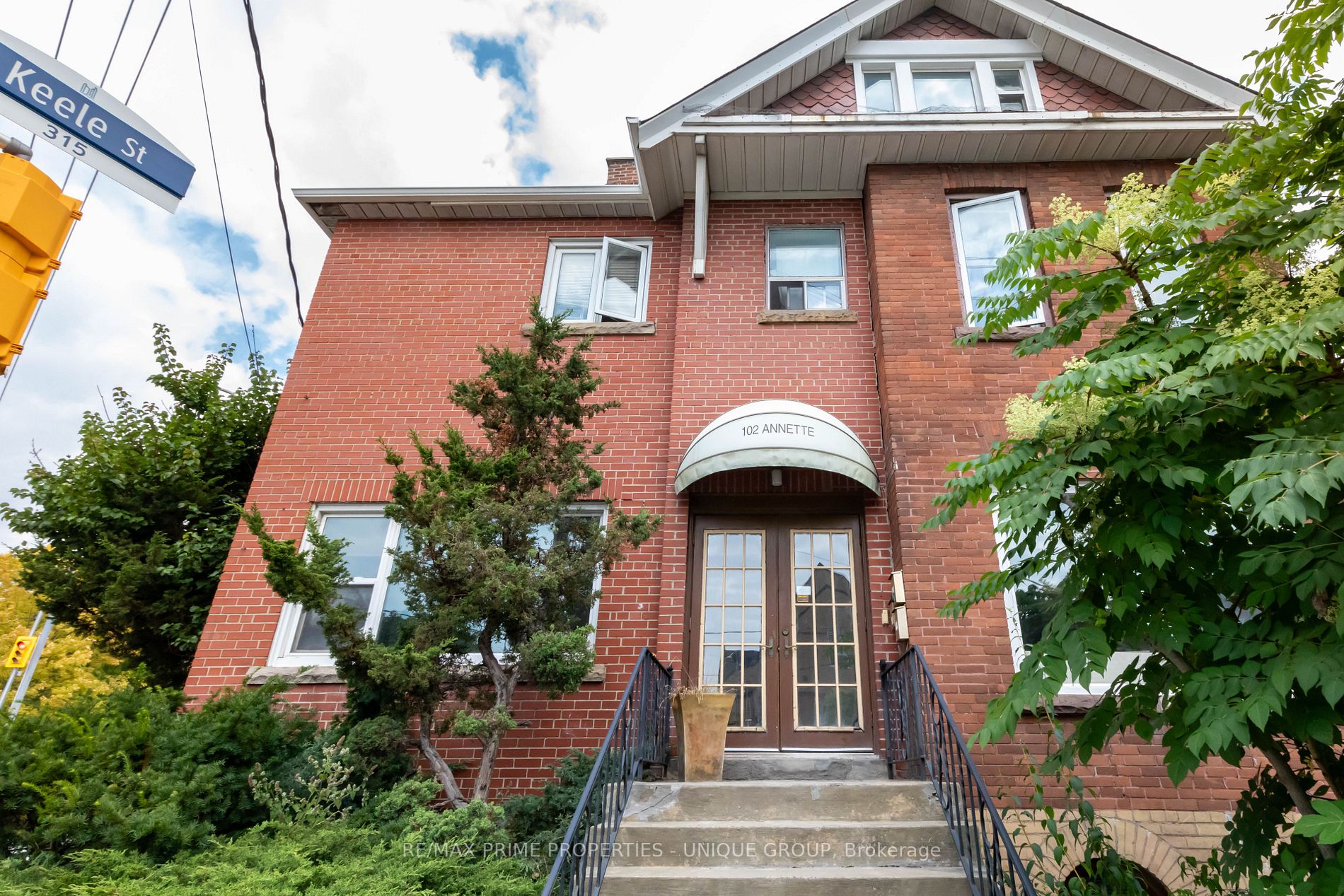 102 Annette St