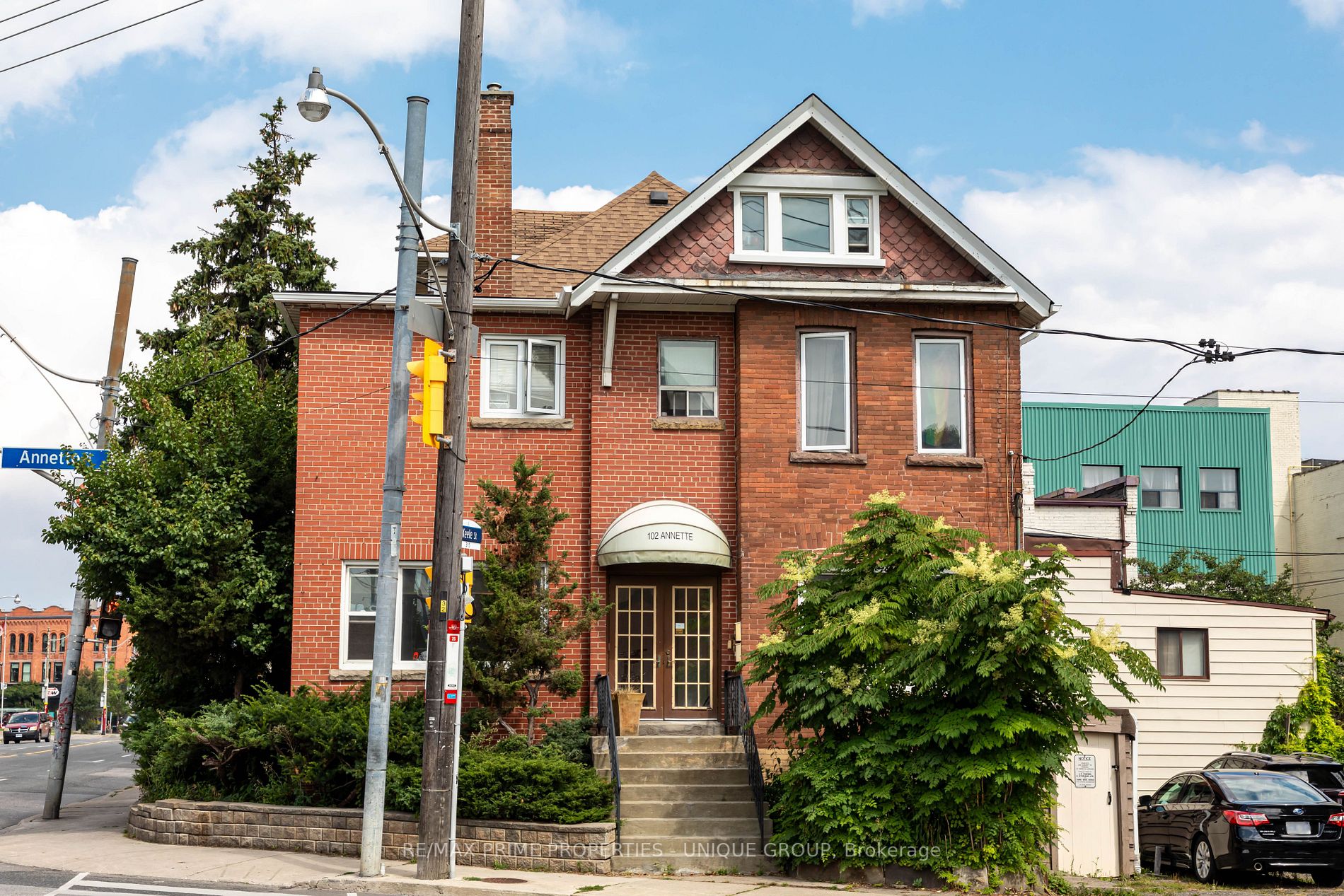 102 Annette St