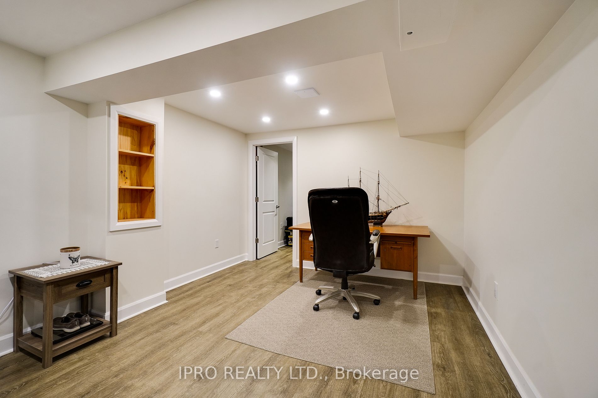 64 Buckland Way