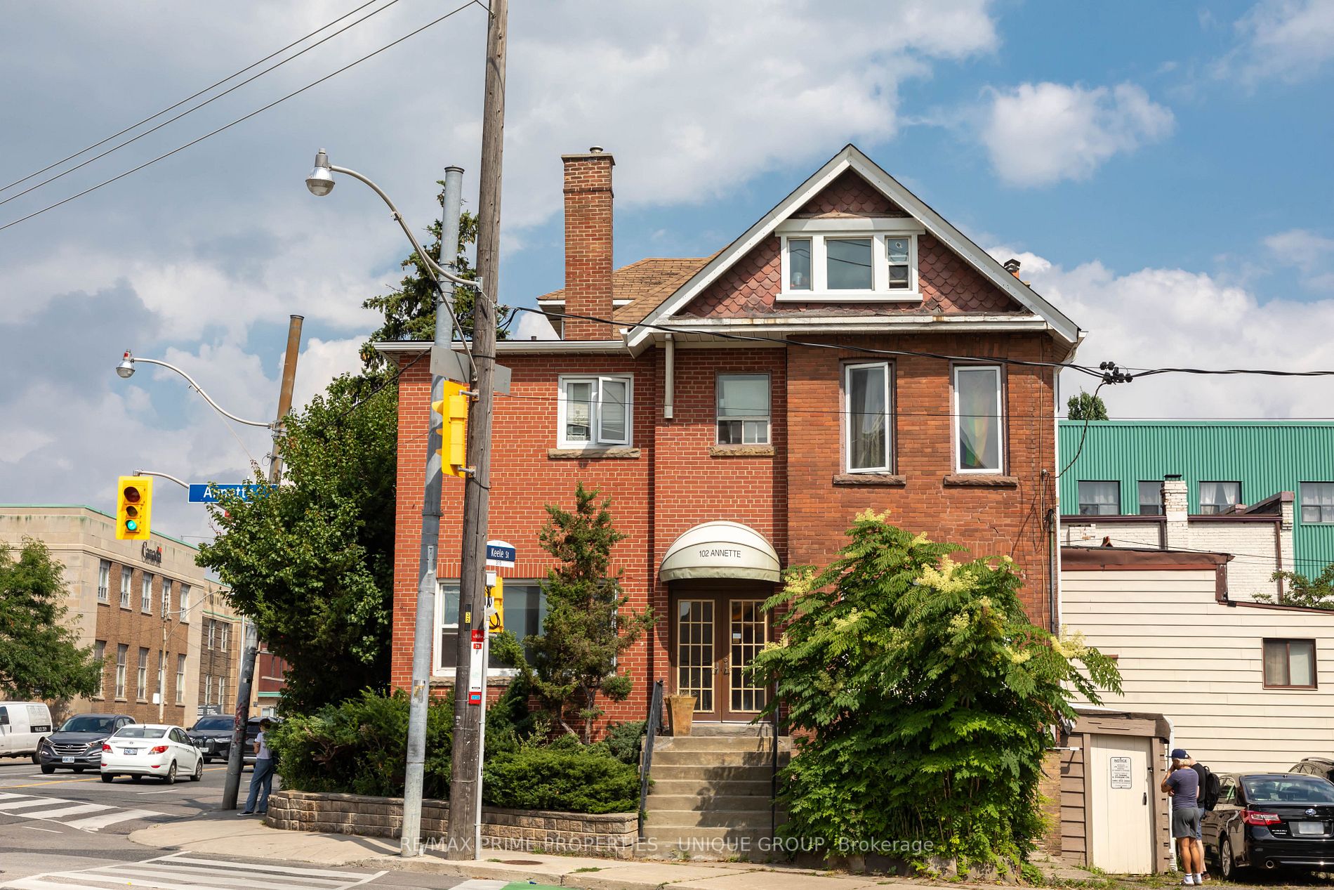 102 Annette St
