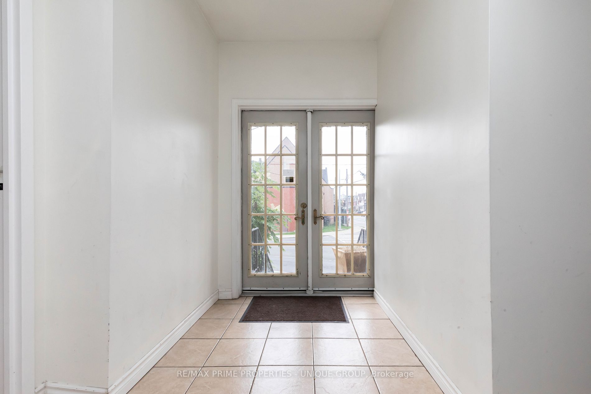 102 Annette St