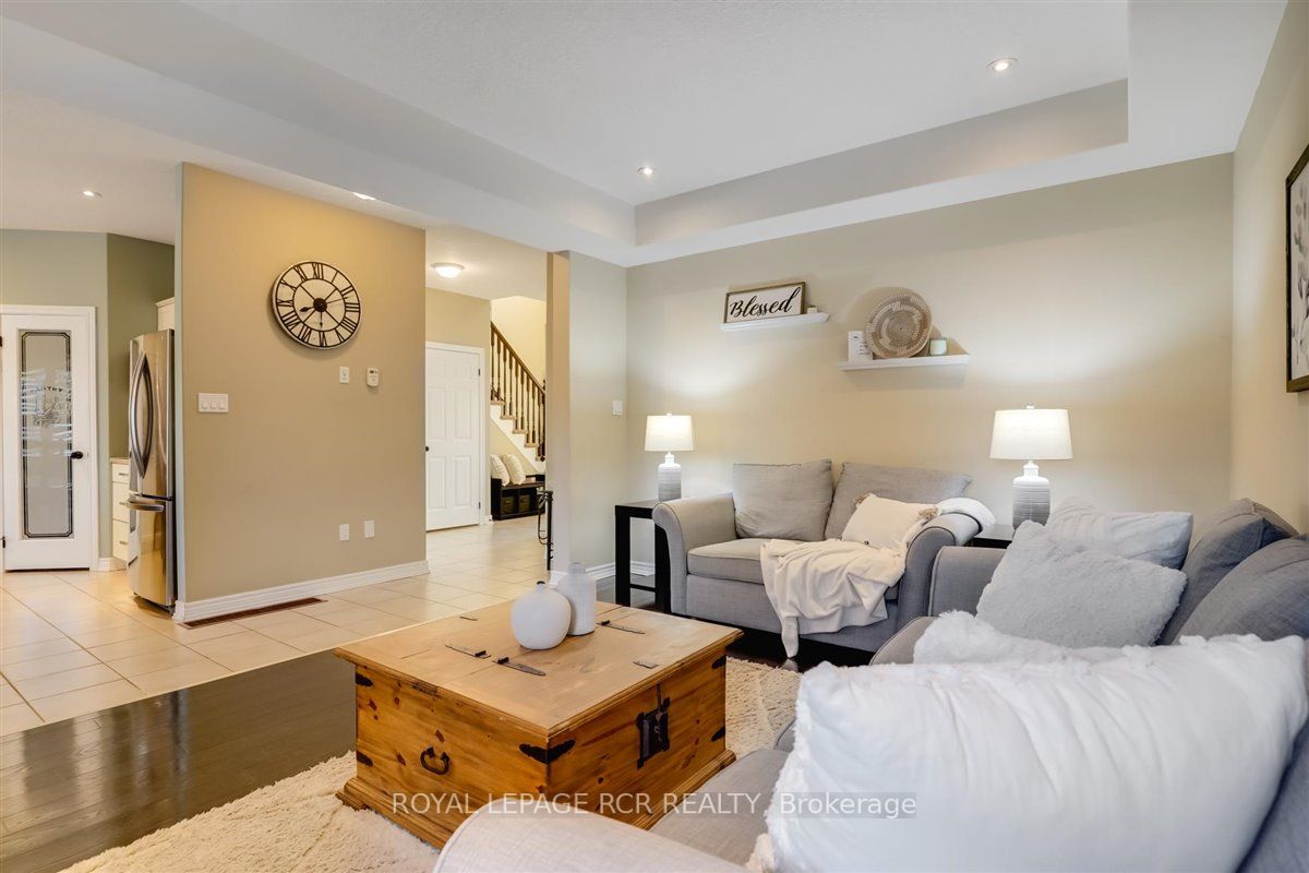 2 Hutchison Court