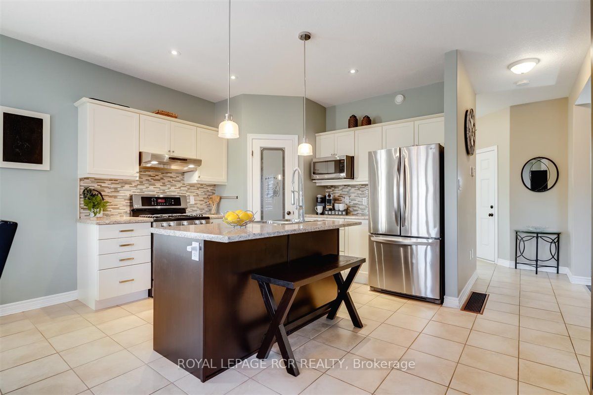 2 Hutchison Court