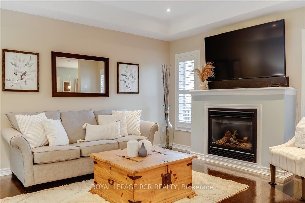 2 Hutchison Court