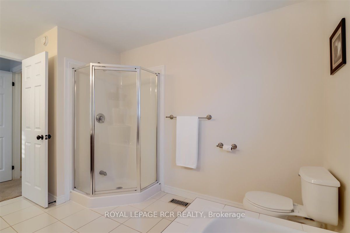 2 Hutchison Court