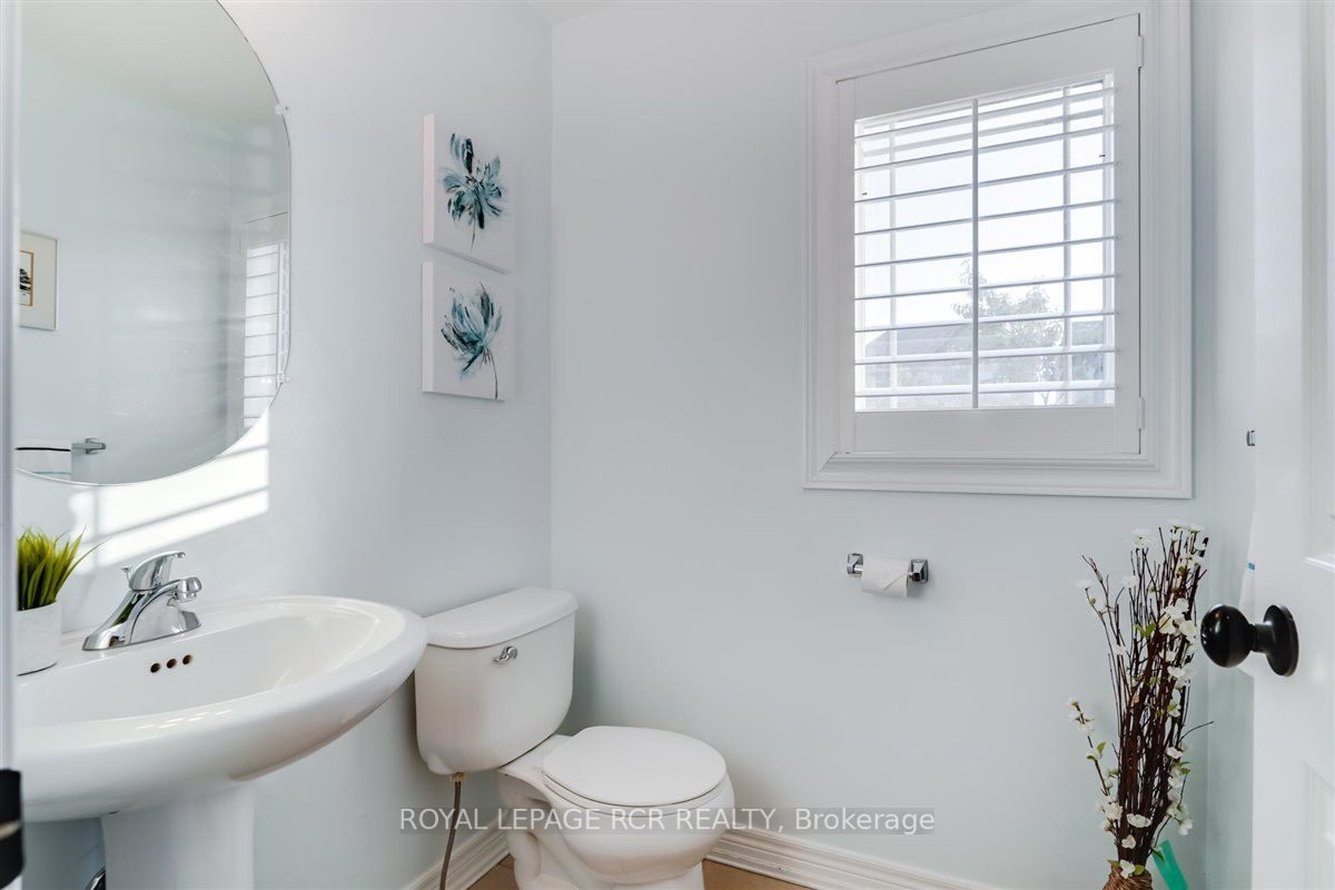 2 Hutchison Court