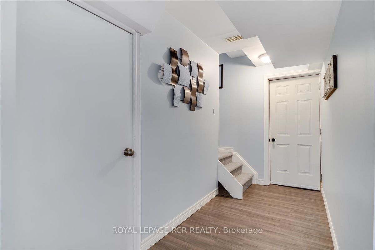 2 Hutchison Court