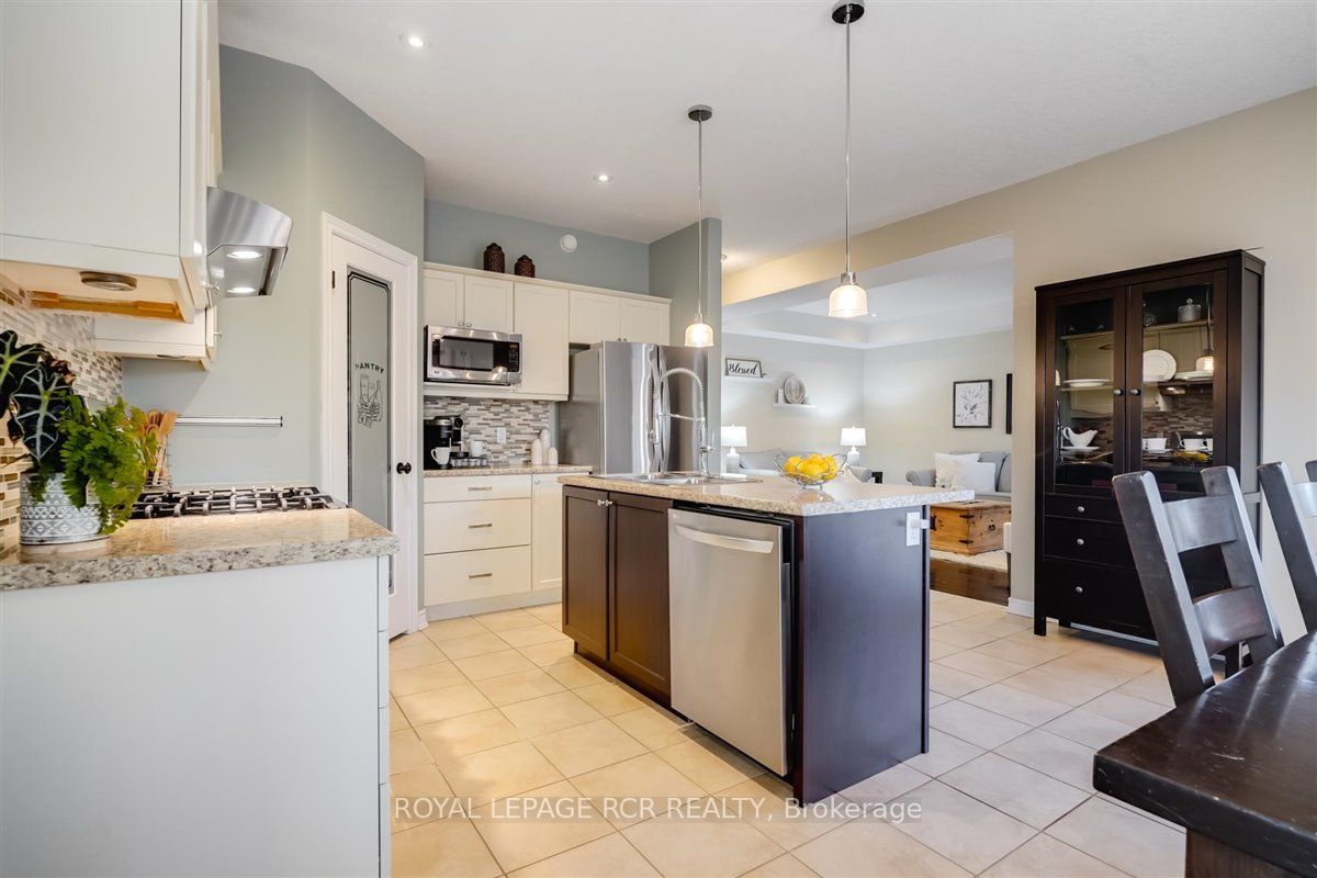 2 Hutchison Court