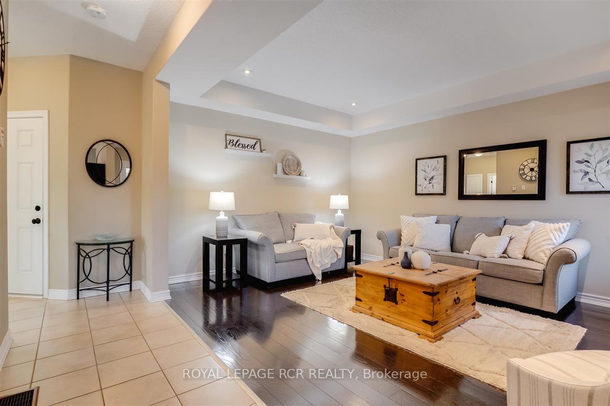 2 Hutchison Court