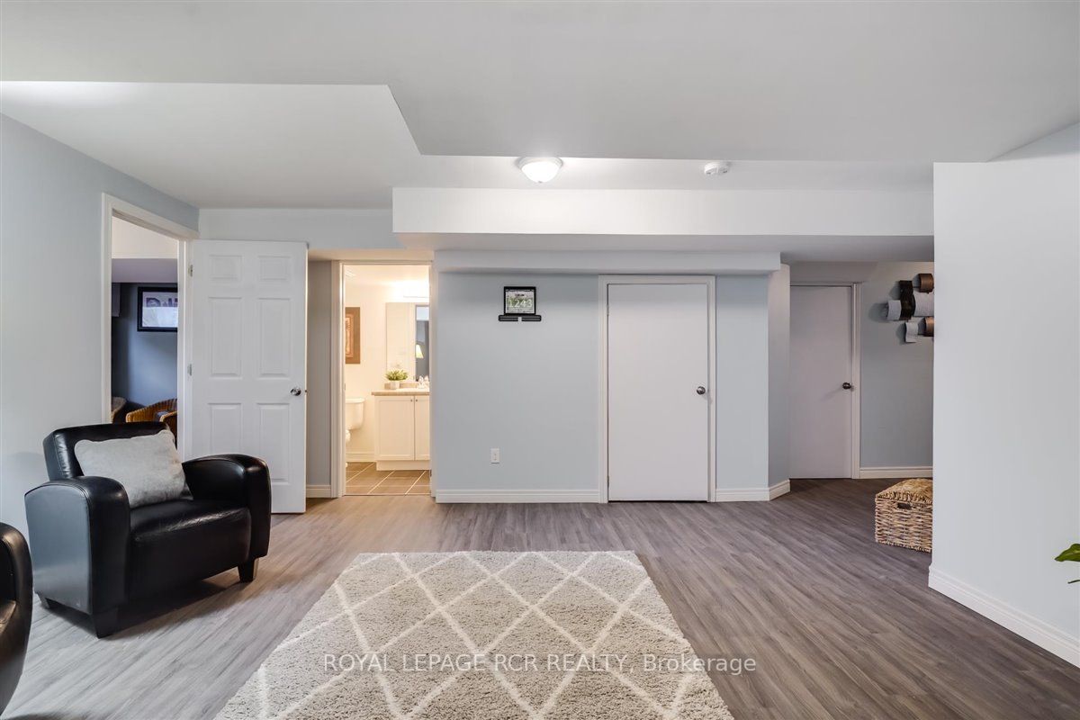 2 Hutchison Court