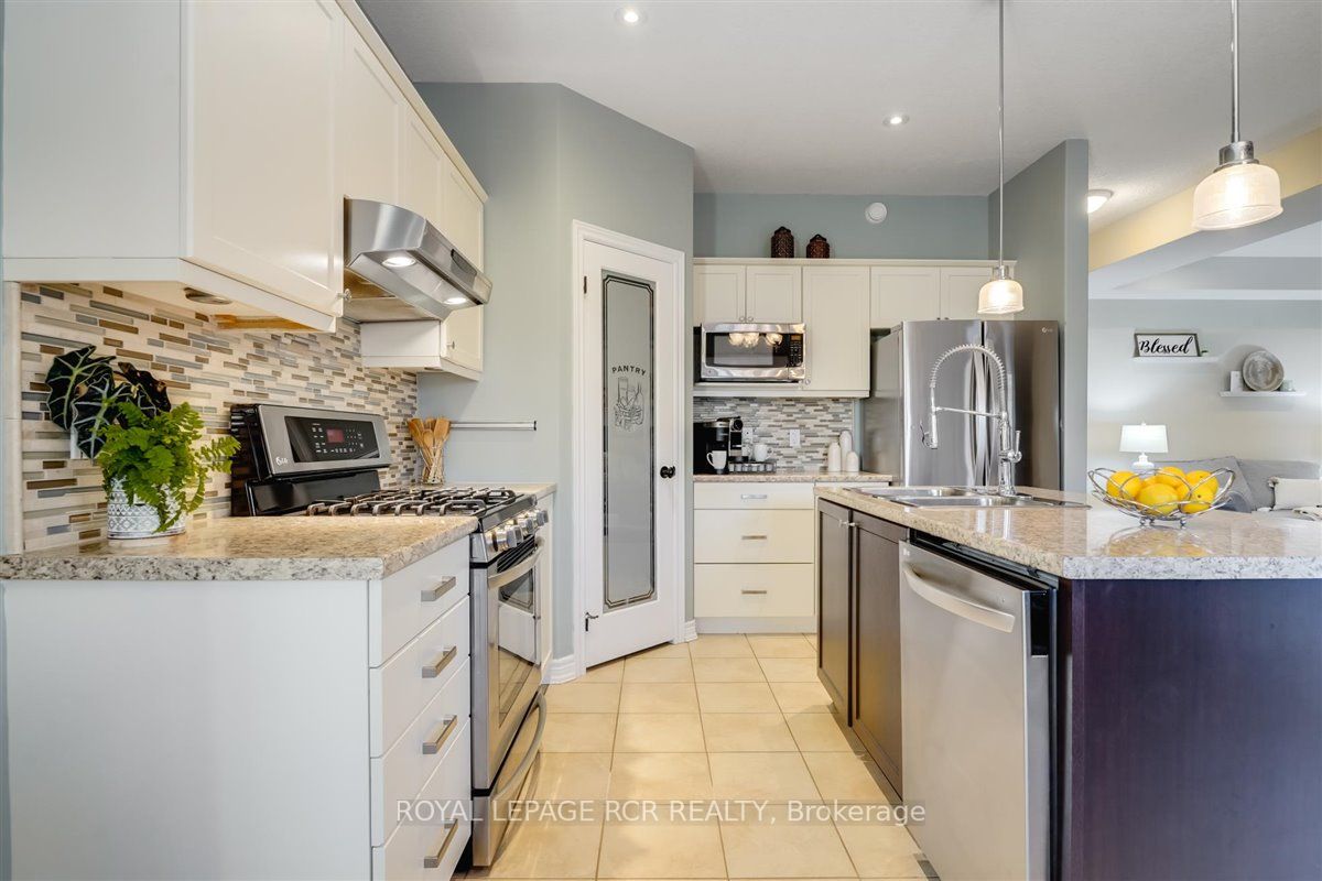 2 Hutchison Court