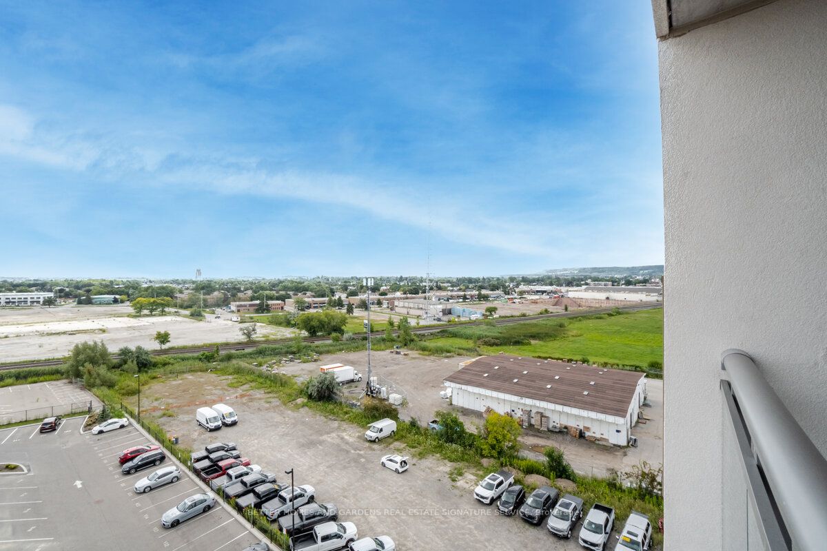 716 Main Street E, #907