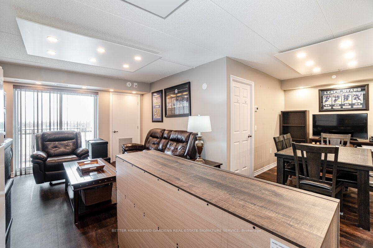 716 Main Street E, #907