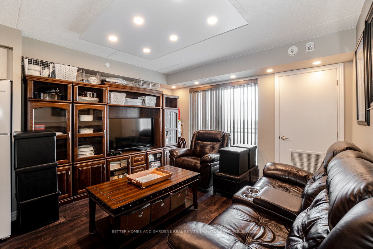716 Main Street E, #907