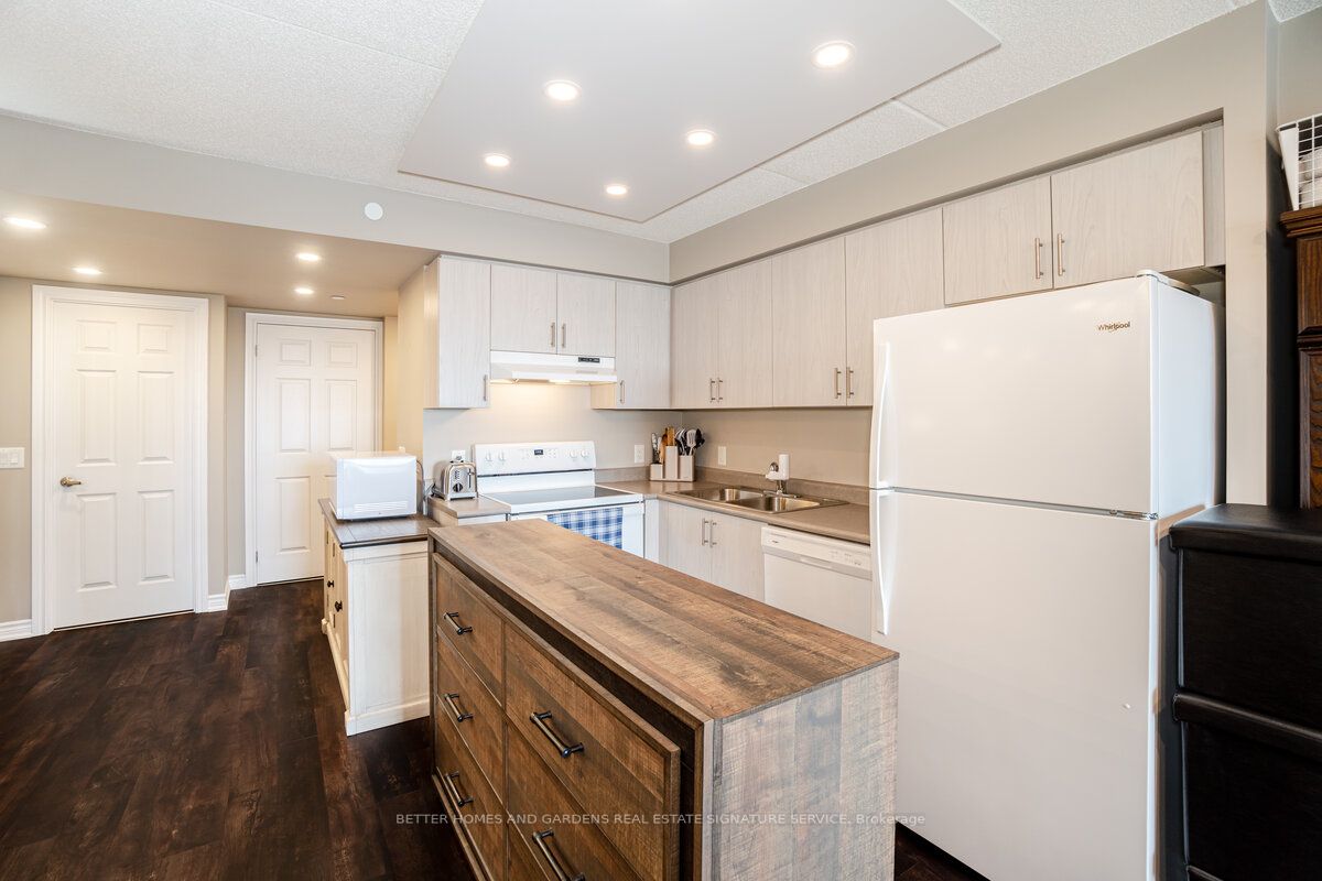 716 Main Street E, #907