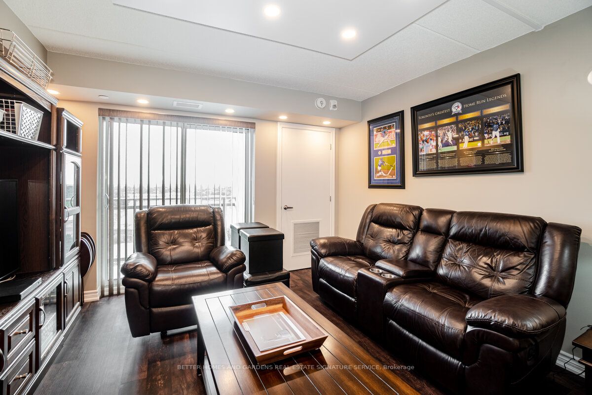 716 Main Street E, #907