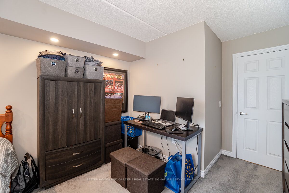 716 Main Street E, #907