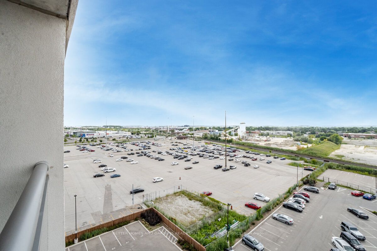 716 Main Street E, #907