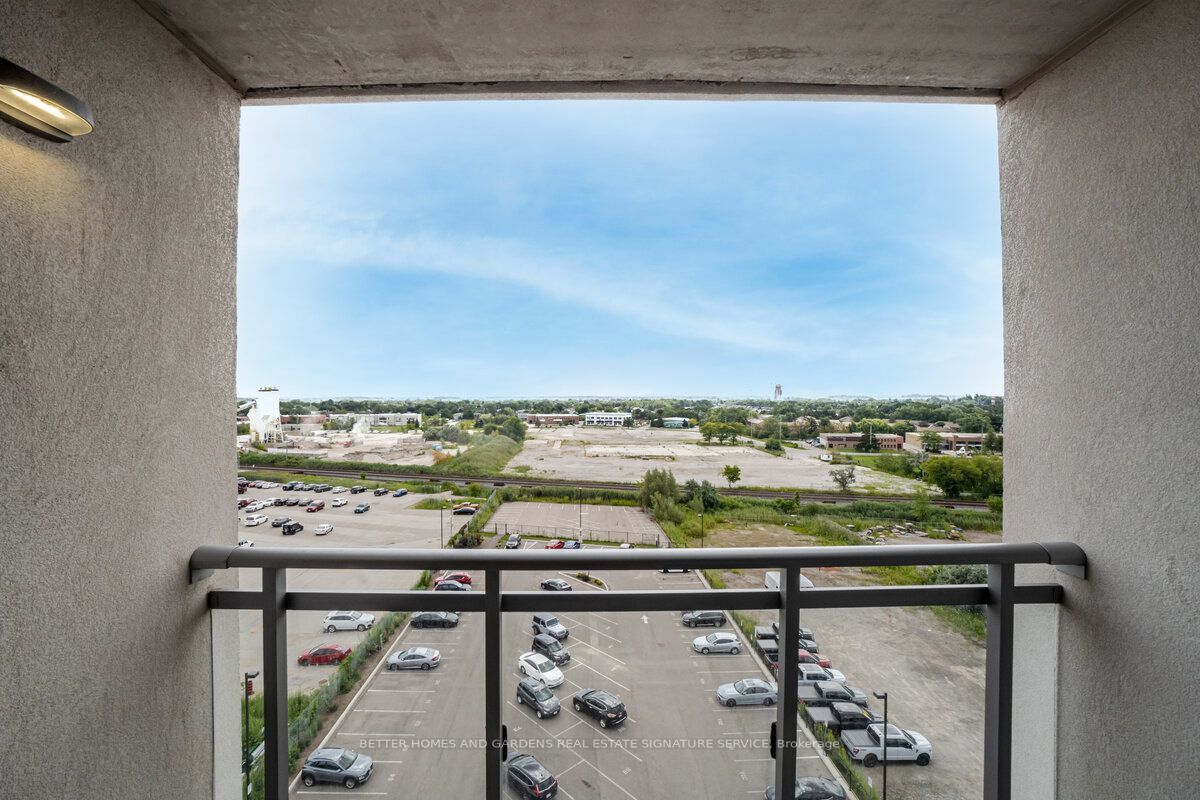 716 Main Street E, #907