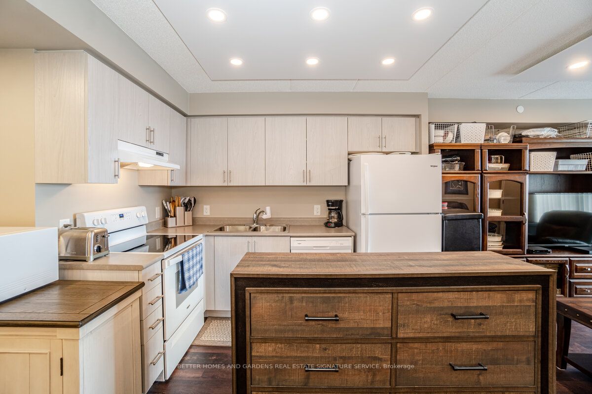 716 Main Street E, #907