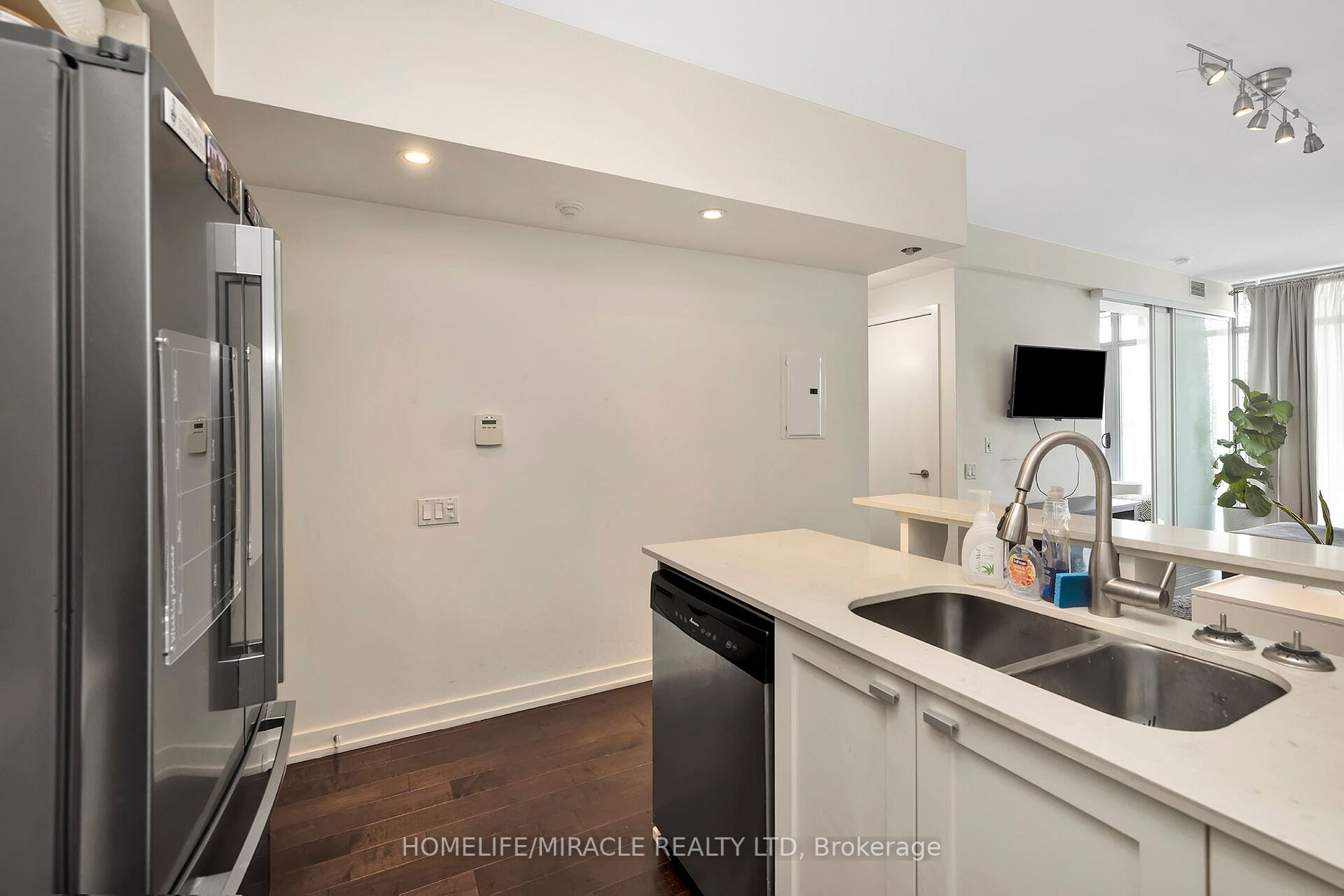 103 The Queensway Ave, #301
