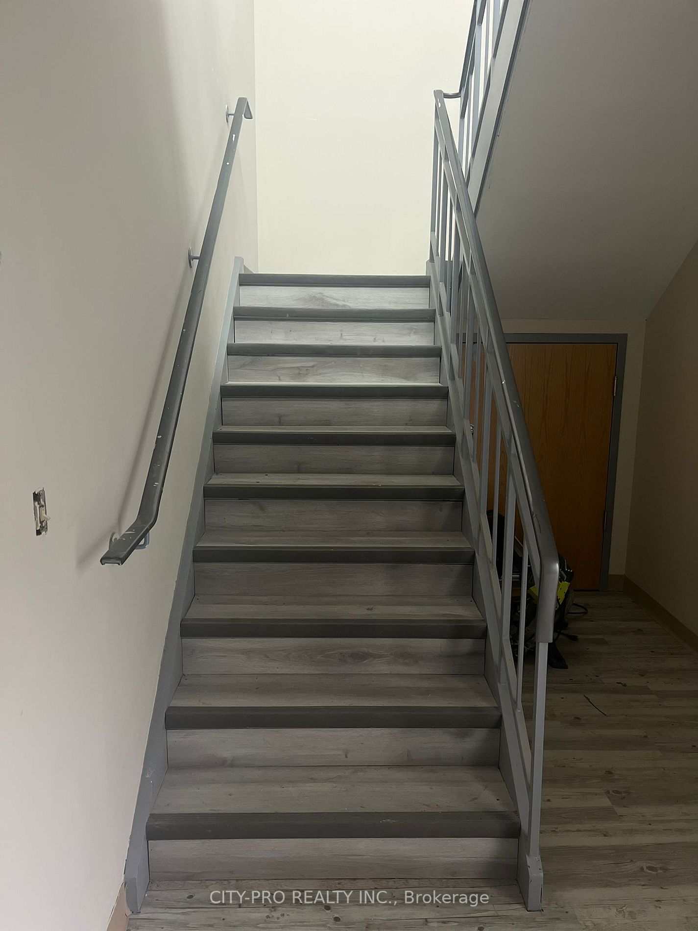 21 Main St N, #2nd Flr