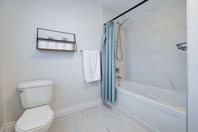 3105 Parkgate Crescent