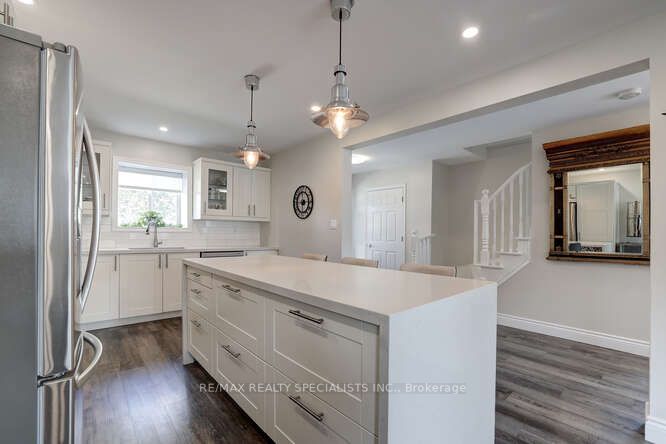 3105 Parkgate Crescent