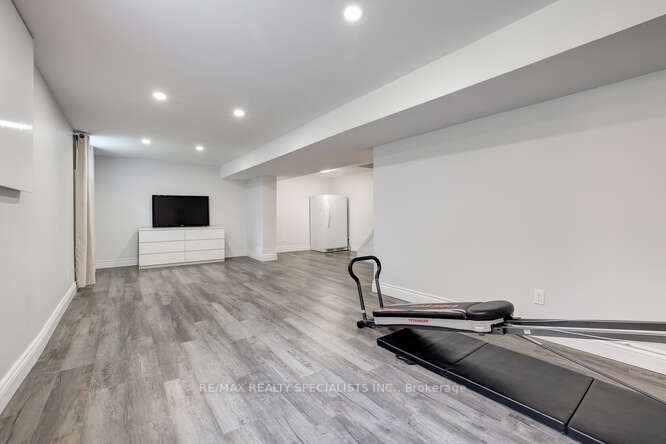 3105 Parkgate Crescent