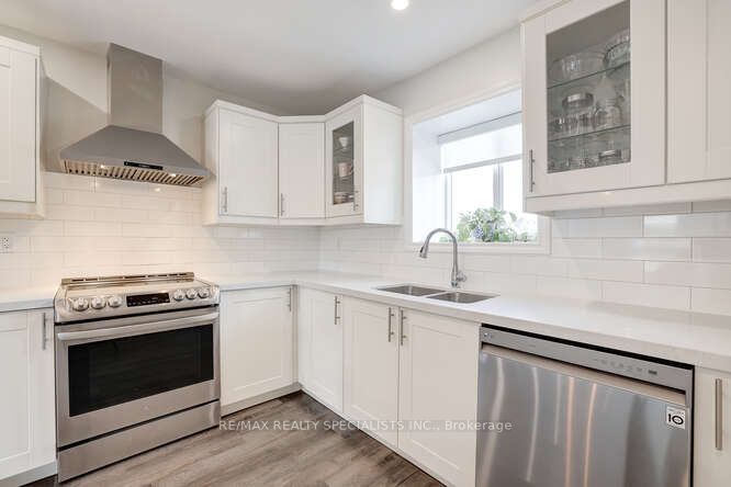 3105 Parkgate Crescent