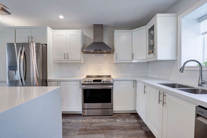 3105 Parkgate Crescent