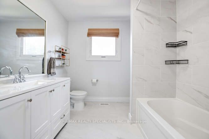 3105 Parkgate Crescent
