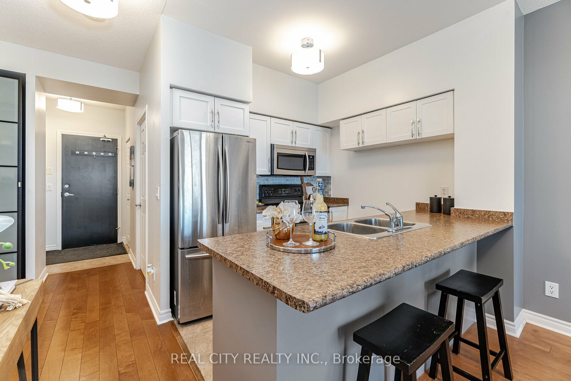 388 Prince Of Wales Drive, #903