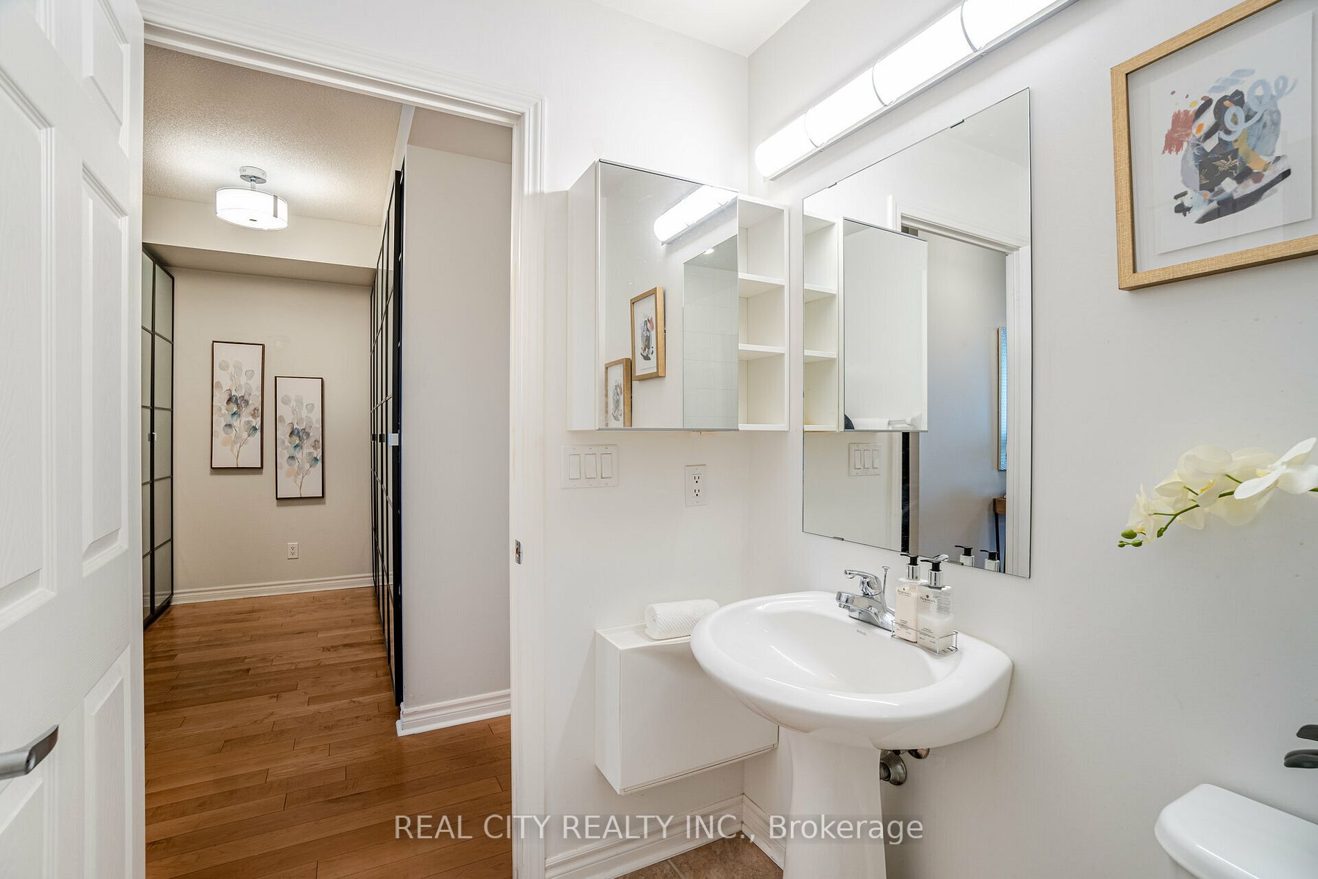 388 Prince Of Wales Drive, #903